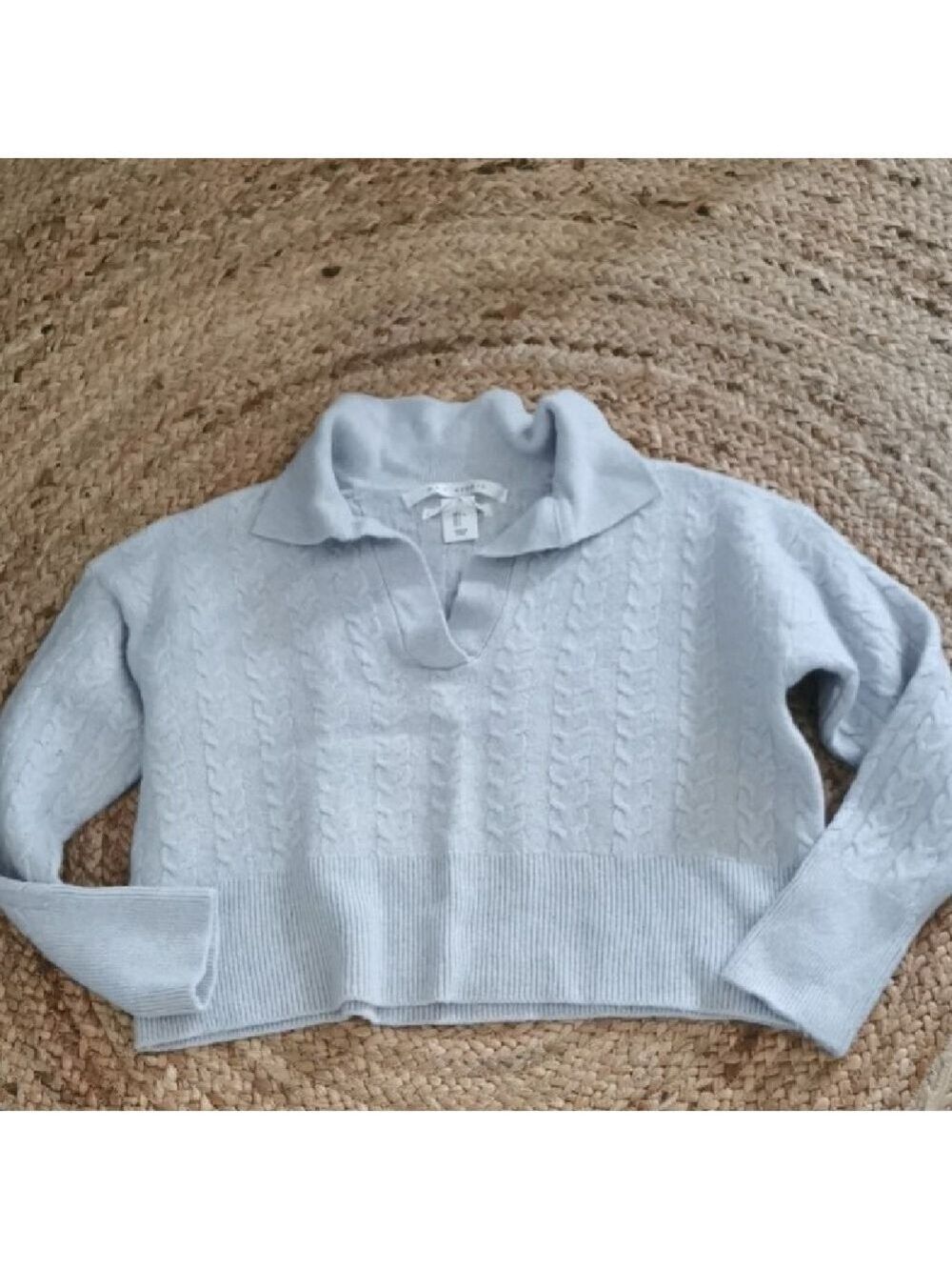 MAX STUDIO 100% grey merino wool  v-neckline cable knit cropped sweater. Size L